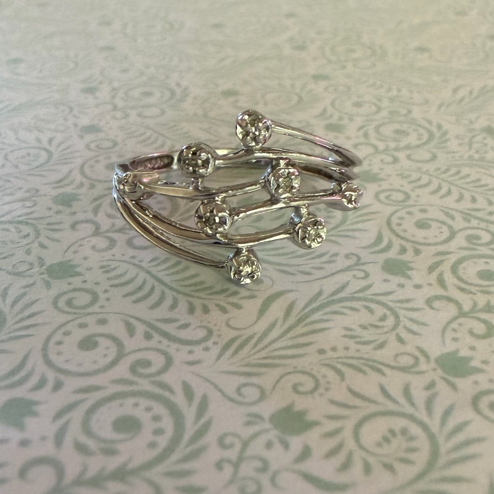 10K Gold Diamond Ring - Picture 2 of 5